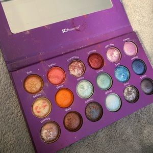 Pre - Owned Like New BH Cosmetics 18 Color Galaxy Chic Eyeshadow Palette